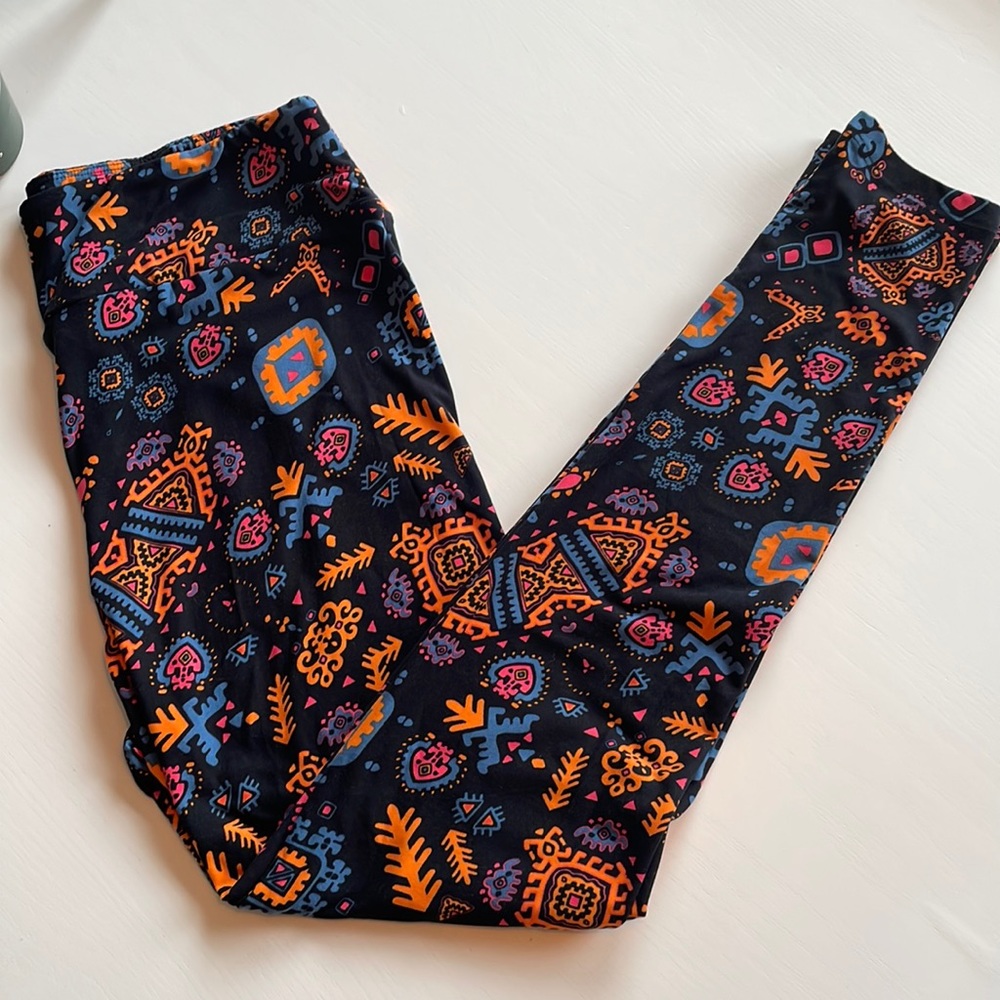 LuLaRoe Tall & Curvy Leggings - Picture 1 of 4
